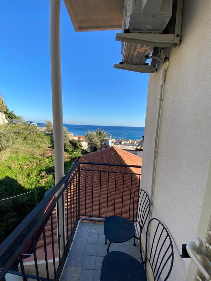 Nick & Santo'S Holiday Homes B&B Giardini Naxos Ngoại thất bức ảnh