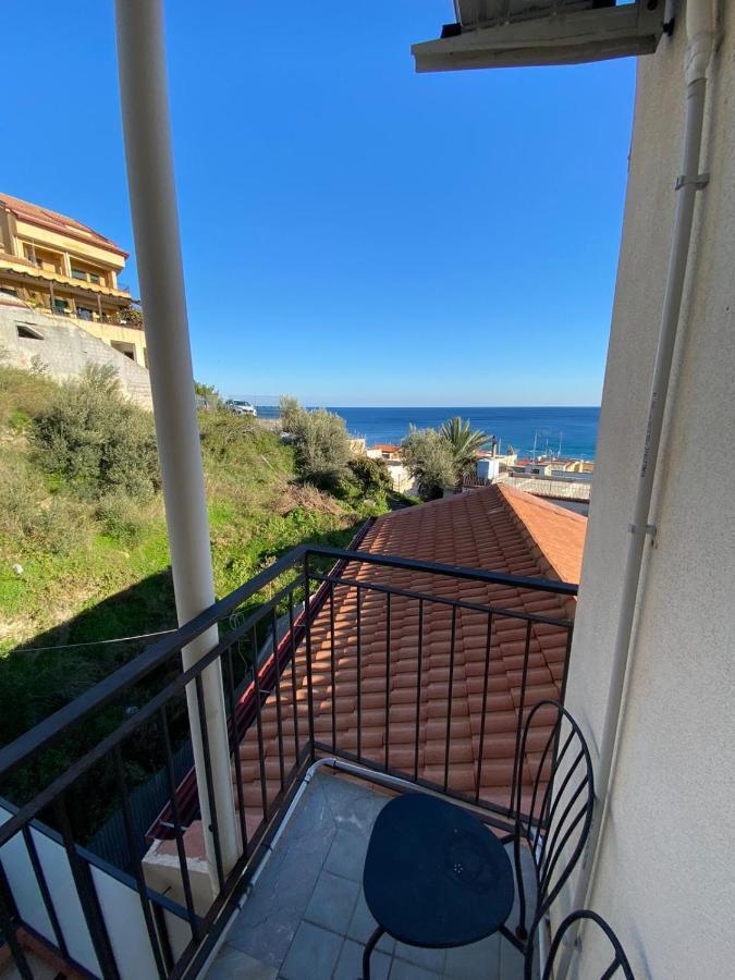 Nick & Santo'S Holiday Homes B&B Giardini Naxos Ngoại thất bức ảnh