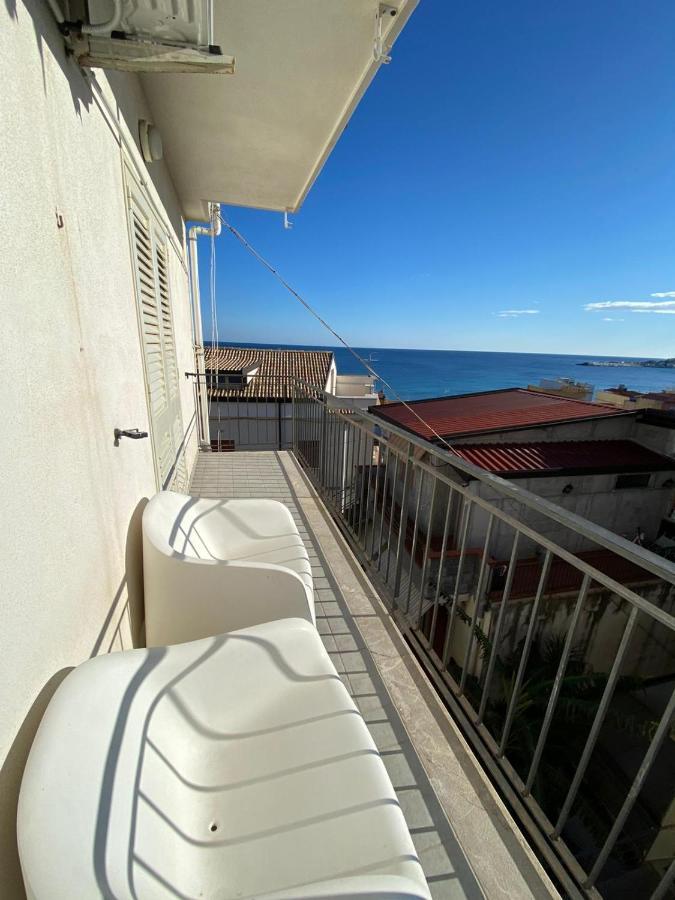 Nick & Santo'S Holiday Homes B&B Giardini Naxos Ngoại thất bức ảnh