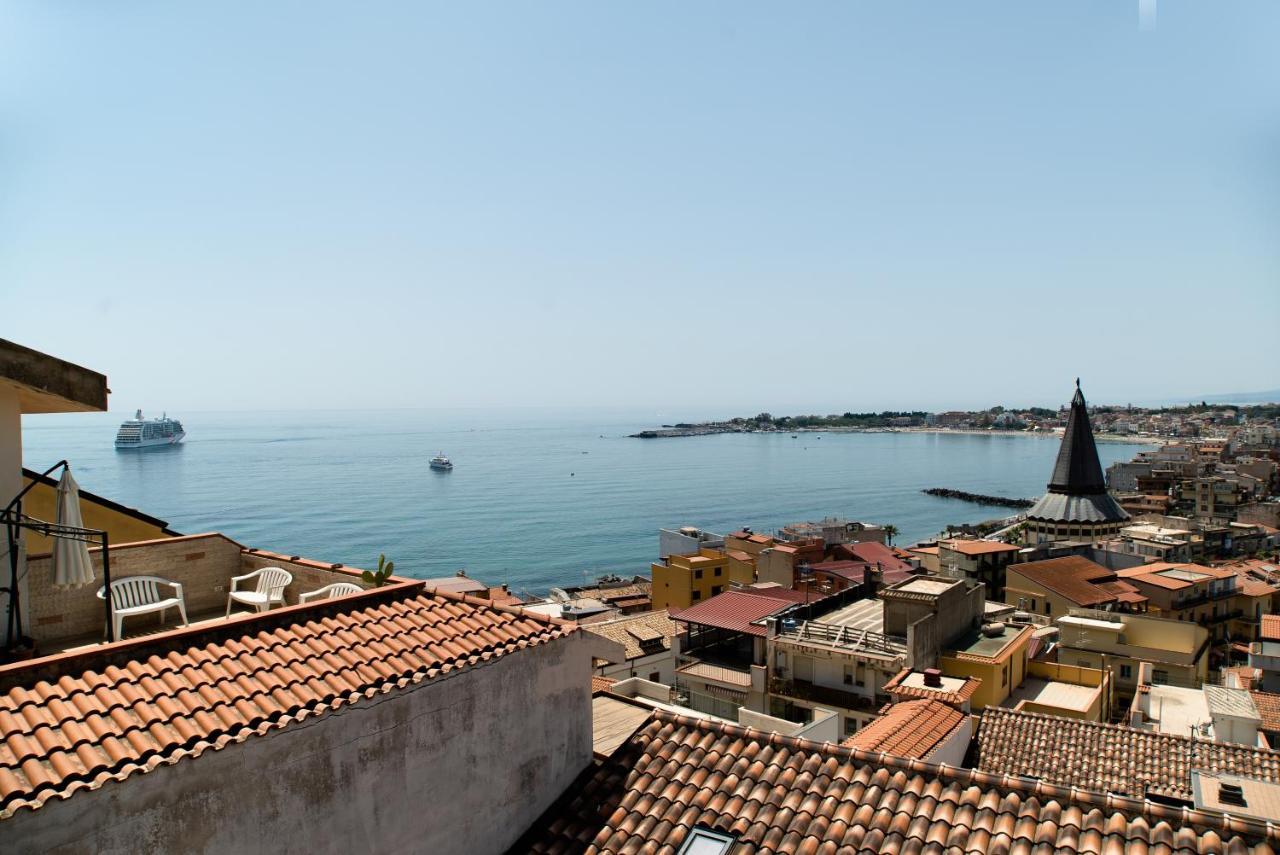 Nick & Santo'S Holiday Homes B&B Giardini Naxos Ngoại thất bức ảnh